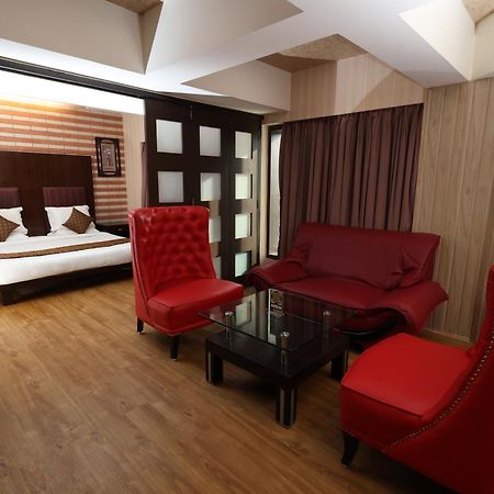 Quaint Suites Hotel & Banquet Mumbai Exterior foto