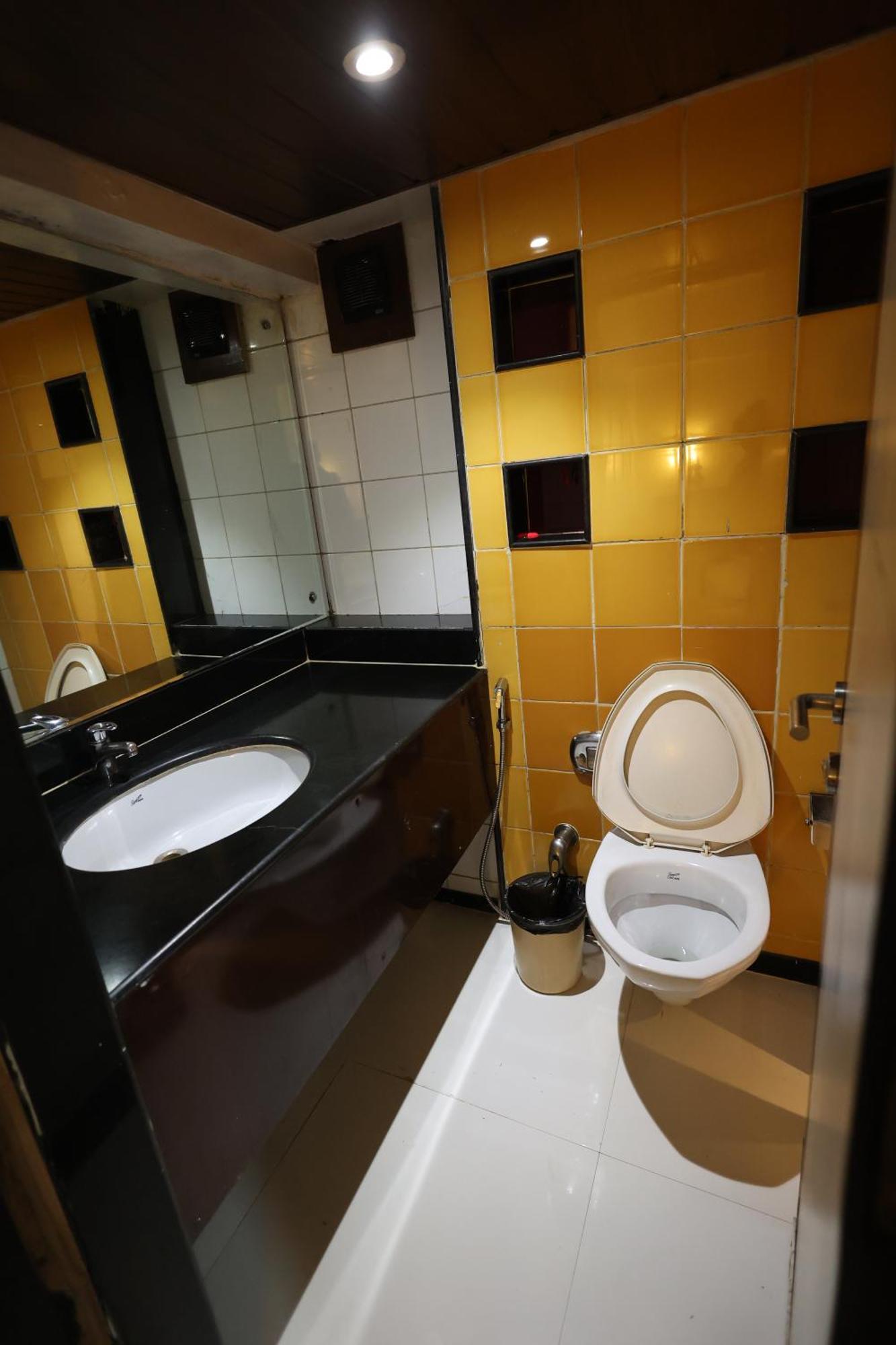 Quaint Suites Hotel & Banquet Mumbai Exterior foto