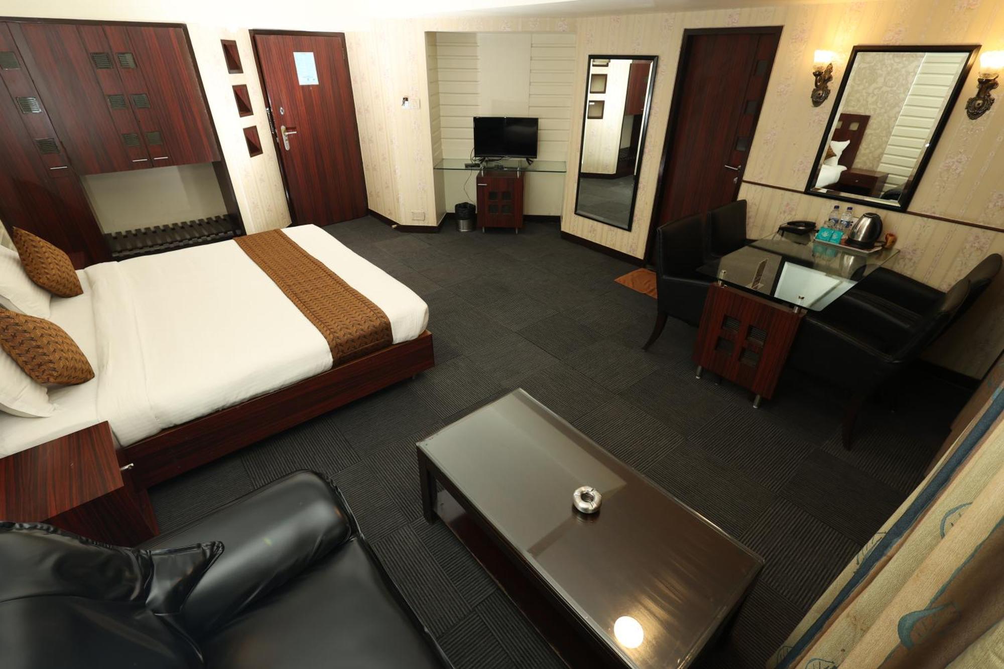 Quaint Suites Hotel & Banquet Mumbai Exterior foto
