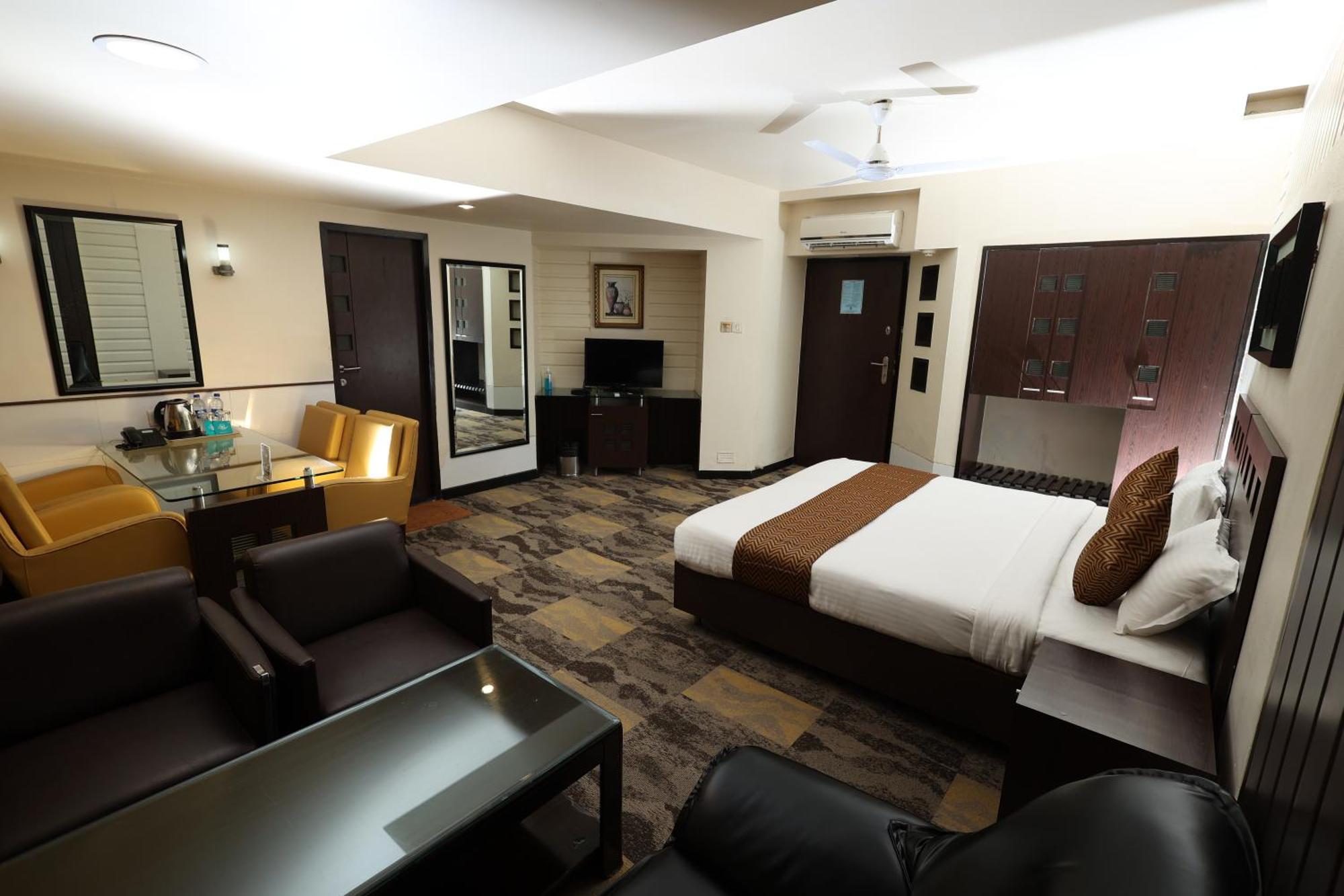 Quaint Suites Hotel & Banquet Mumbai Exterior foto
