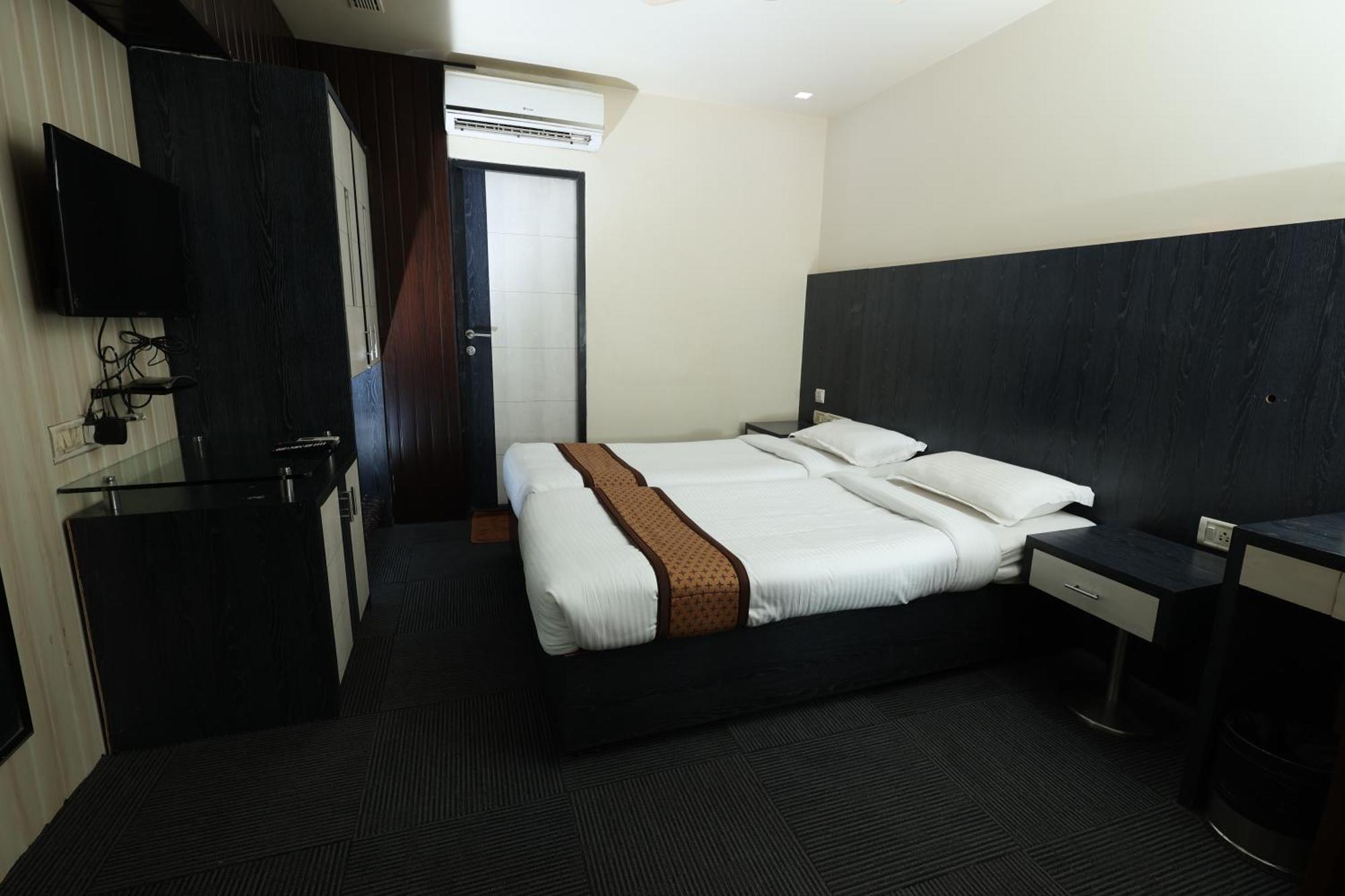 Quaint Suites Hotel & Banquet Mumbai Exterior foto