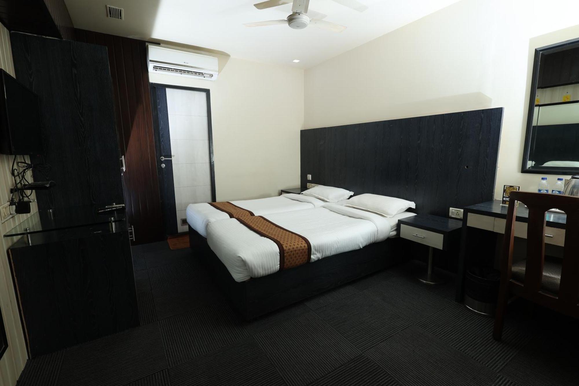 Quaint Suites Hotel & Banquet Mumbai Exterior foto