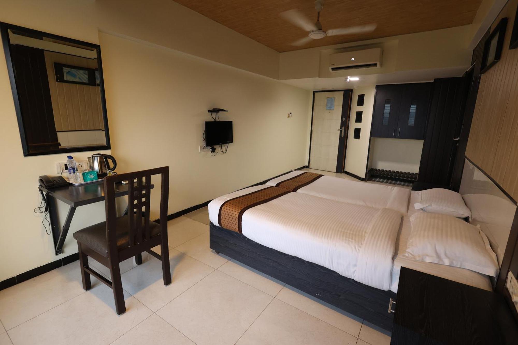 Quaint Suites Hotel & Banquet Mumbai Exterior foto